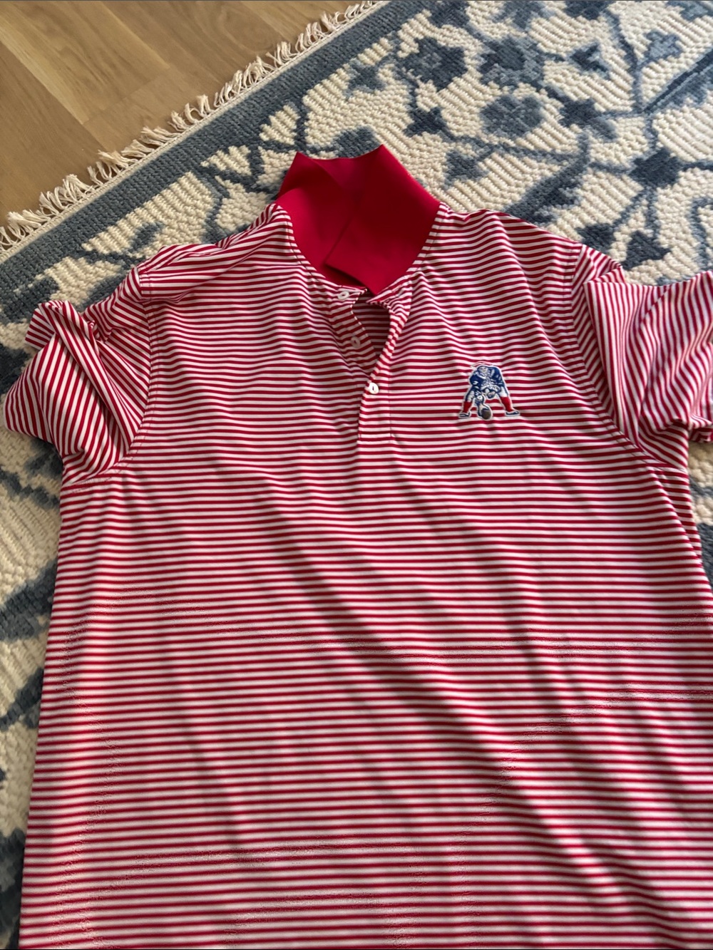 Men’s vineyard vines patriots performance polo. Size large. Red white stripe